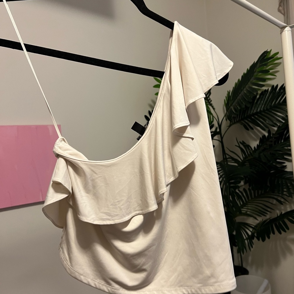 Express Ruffled One Shoulder Top - Picture 4 of 5